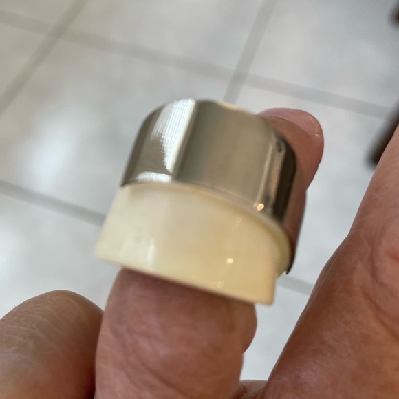 Vintage Ivory or bone ring - Picture 5 of 7